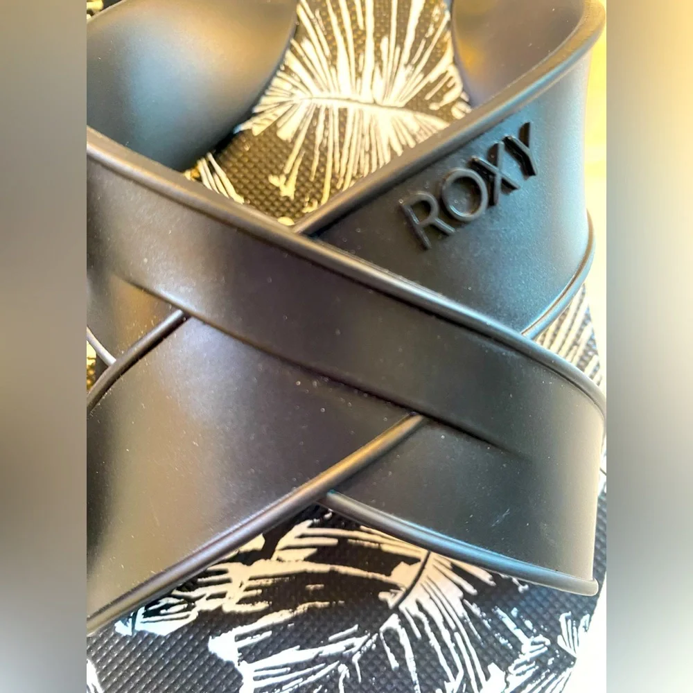 Brand New Roxy Sandals - Picture 3 of 3